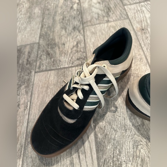 SALE💸💙💙Adidas skate boarding men’s black, green and cream. - Picture 13 of 16
